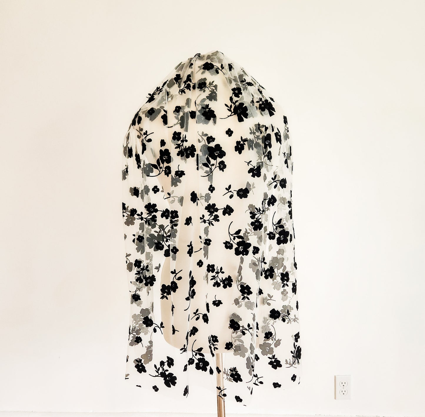 The Flora Noir Veil