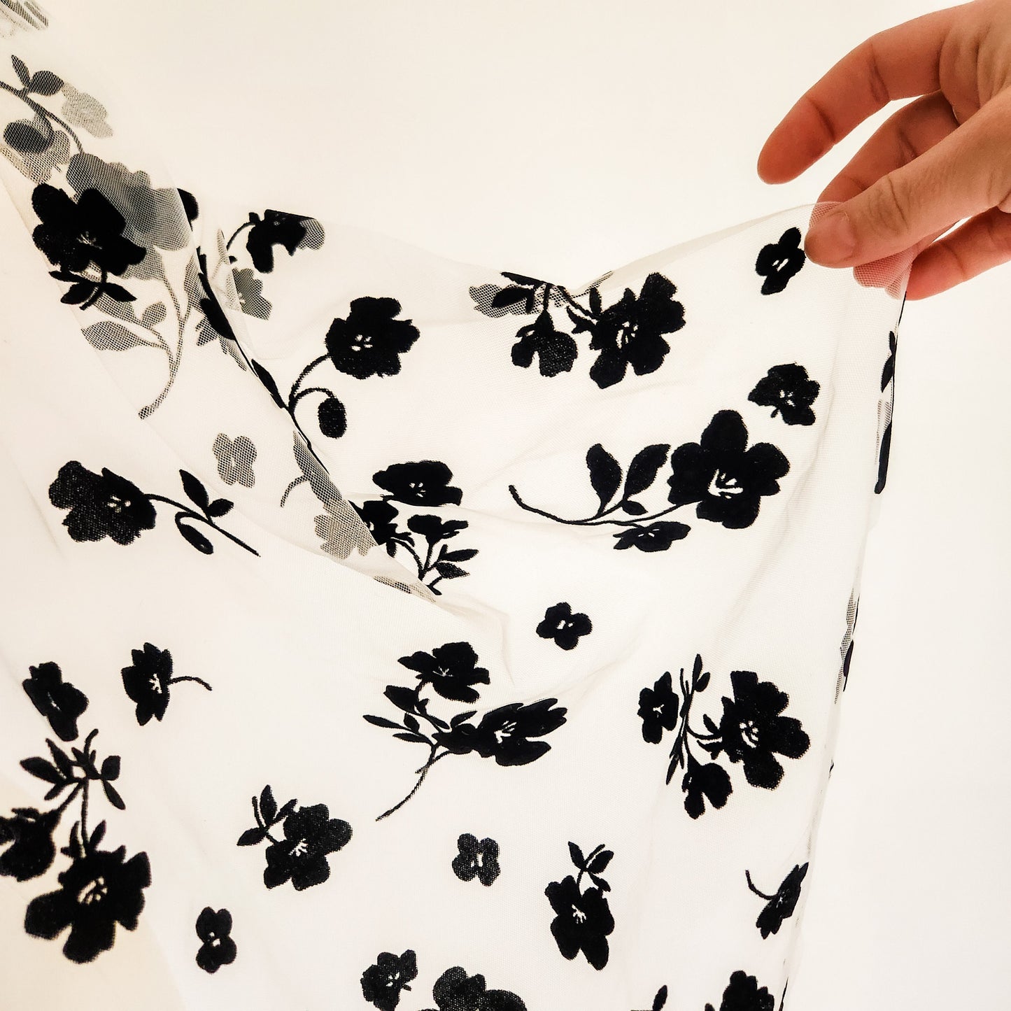 The Flora Noir Veil