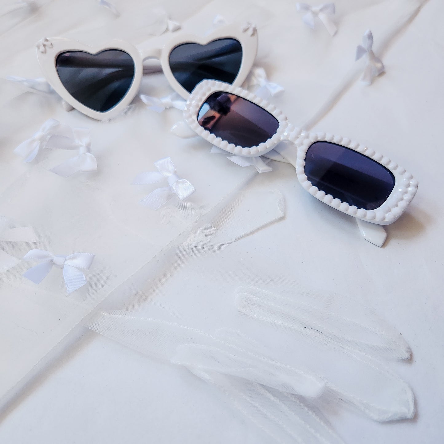 Mini Bow White Wedding / Bridal Gloves