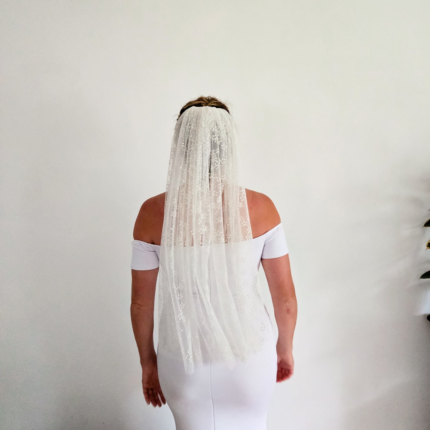 The Mini Daisy May Floral Veil Off White