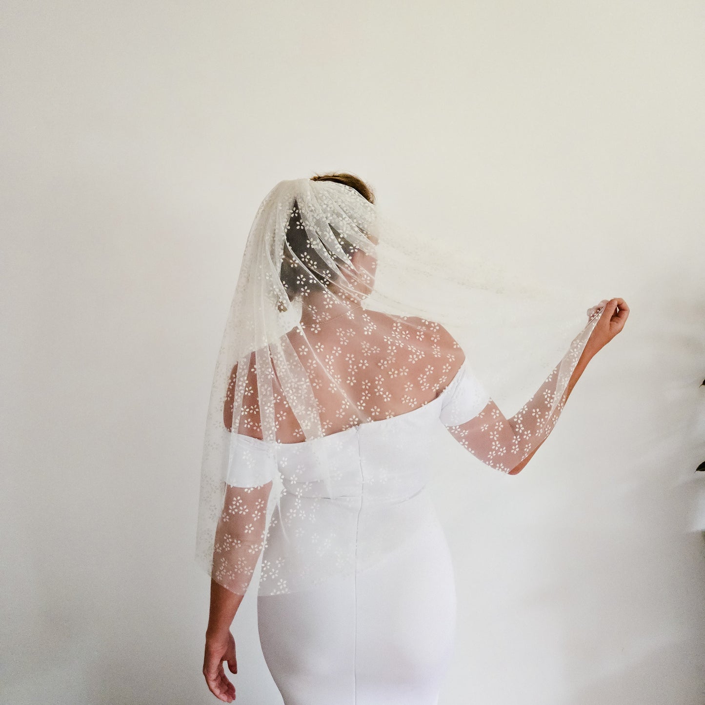 The Mini Daisy May Floral Veil Off White