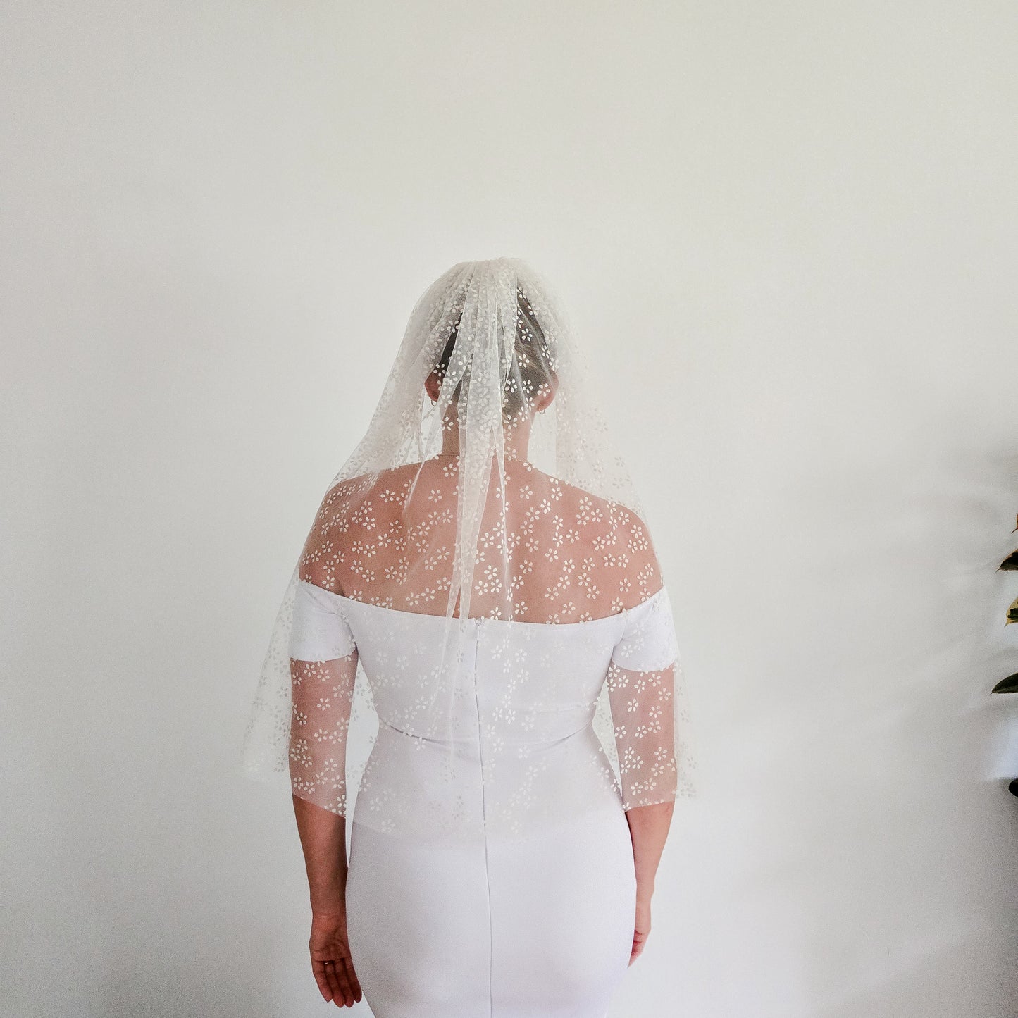 The Mini Daisy May Floral Veil Off White