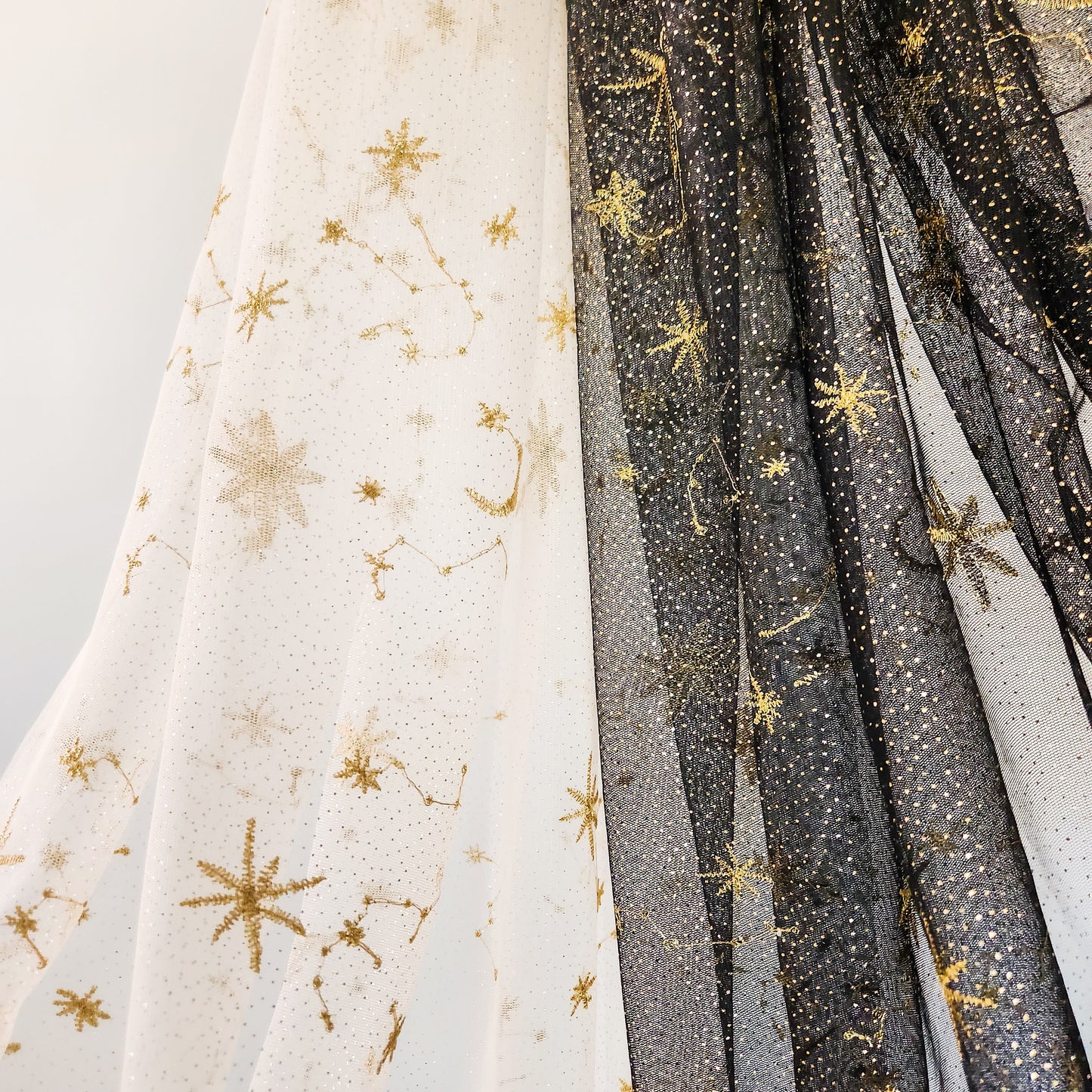 The Nuit Veil Available in Black or Champagne