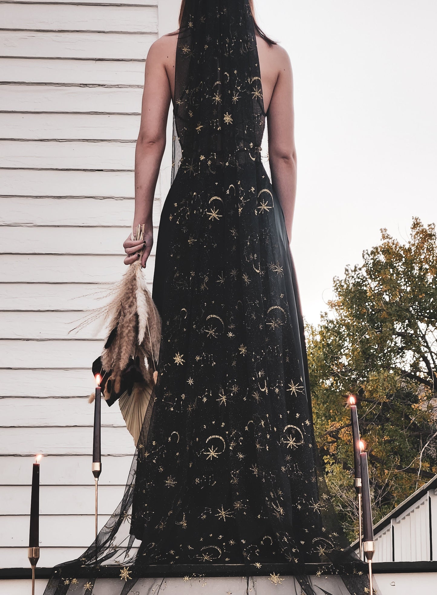 The Nuit Veil Available in Black or Champagne