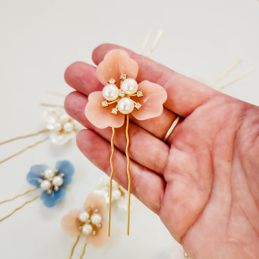 Bridgerton Vintage Floral Hair Pin in Peach Fuzz