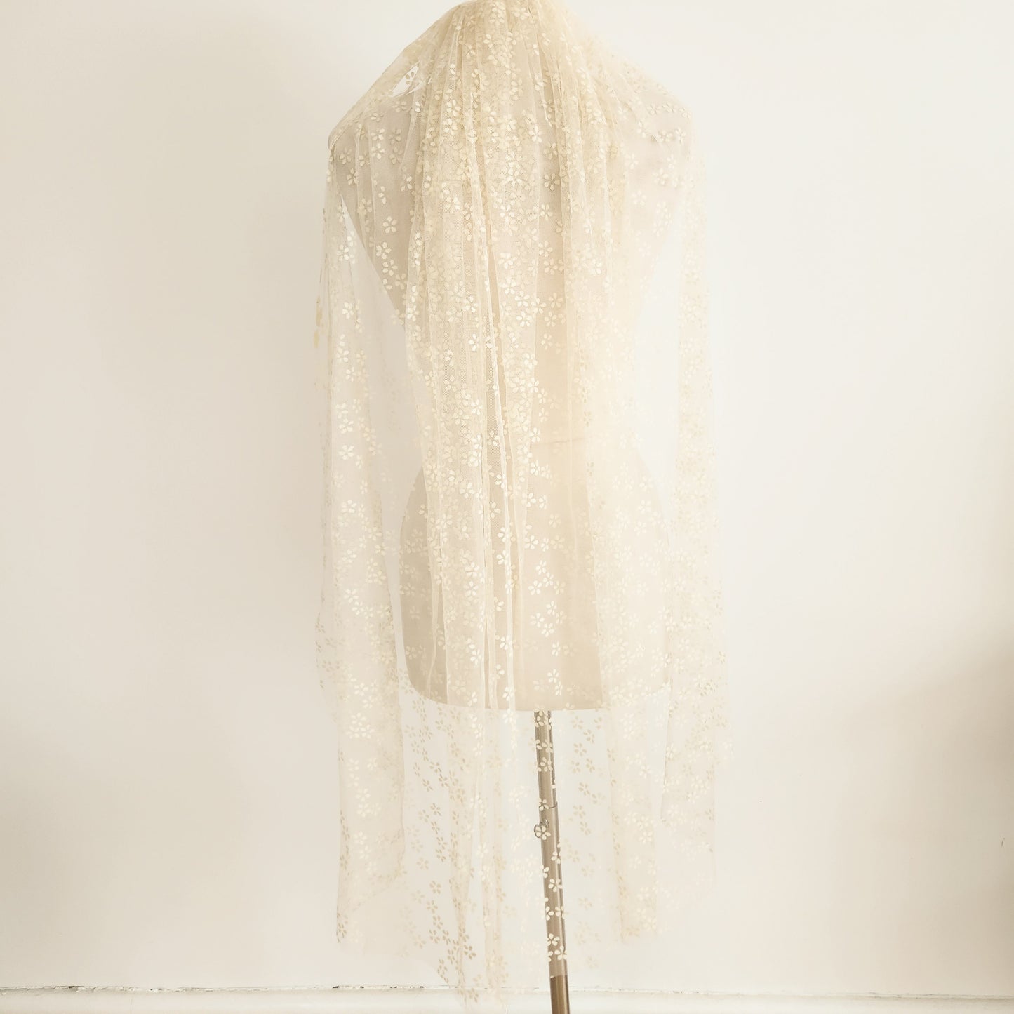 The Daisy May Floral Veil Antique Ivory